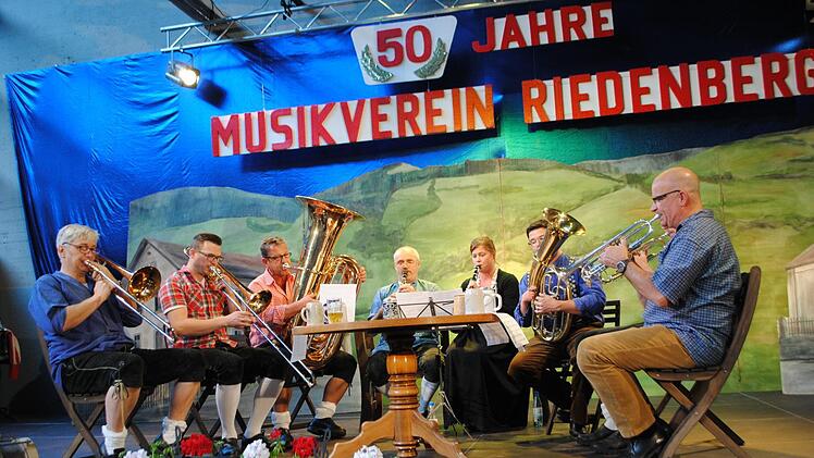 In alte Musikanten-Zeiten versetzten die "Dorfmusikanten", die die Vorläufer der heutigen Musikkapelle darstellten. Foto: Evelyn Schneider