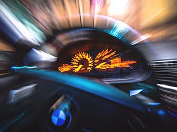 A9: Bei Bayreuth raste ein BMW-Fahrer mit mehr als 70 km/h zu viel &uuml;ber die Autobahn und bedr&auml;ngte andere Verkehrsteilnehmer. Symbolfoto: tookapic/pixabay