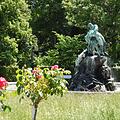 Der Sintflutbrunnen im Coburger Rosengarten: Heuer soll es dort einen Stadtstrand in abgespeckter Form geben. Nach langem Hin und Her wird der Stadtrat am Donnerstag entscheiden, ob es grünes Licht dafür gibt oder nicht. Foto: Rebecca Vogt