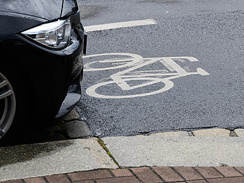 Auto erfasst zwei Radfahrer im Kreis Aschaffenburg