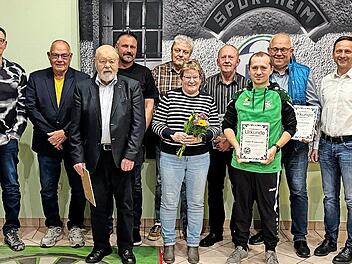 Der TSC Mainleus ehrte langjährige Mitglieder (von links): Gerhard Liebermann, Zweiter Vorstand Wolfang Pöpperl, Werner Götz, M. Konrad, Udo Fischer, Heidi Dittmann, Armin Rosenbauer, Kamil Trojanowski, Torsten Schulz und Vorstand Robert Bosch.