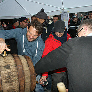 Bockbieranstich in Melkendorf: Gemeinde stellt eigenes Gebräu vor