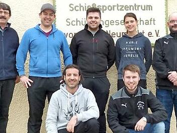 Die SG Königsberg: Schützenmeister Dieter Piechaczek, Daniel Piechaczek, Florian Thiergärtner, Miriam Piechaczek, Christian Brochloss (hinten von links) und Daniel Schneider und Detlef Bartesch (vorne von links). Es fehlt: Thomas Feickert. Foto: Gerold Snater
