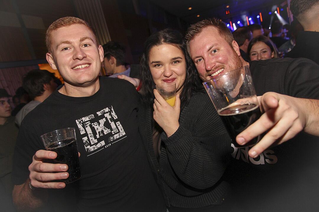 Mit vielen Party-Songs der 80er & 90er und Rock-Pop Klassikern