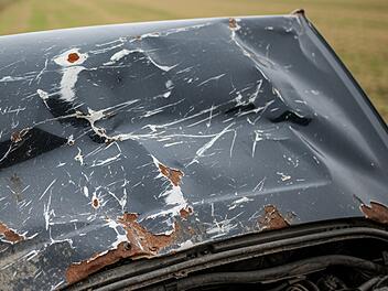 T&ouml;dlicher Unfall im Kreis Ansbach: Mann (81) f&auml;hrt gegen Baum