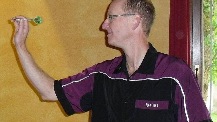 Rainer Dressel gewann als einziger Eberner seine beiden Einzel und Doppel.