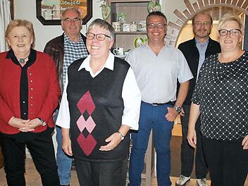 Ehrungen bei der SPD (von links): Zweite Vorsitzende Brigitte Geiger, Walter Deuerling (45), Cornelia Köhler (35), Vorsitzender Jürgen Deuerling (35), Kreisvorsitzender Ralf Pohl und die neue Schriftführerin Manja Deuerling