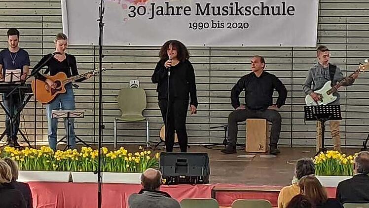 Viel Applaus gab’s für die Musiker in der voll besetzten Mehrfachturnhalle in Hemhofen. Vor zwei Jahren feierte die Musikschule ihr 30-jähriges Bestehen.