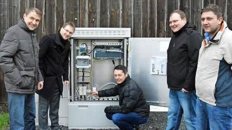 Das Gemeindegebiet Maroldsweisach ist nun vollständig mit Breitband DSL versorgt. Darüber freuten sich (von links) Verwaltungsleiter Michael Rahn, Bürgermeister Wolfram Thein, Frank Feihe von der süc//dacor Coburg, Stefan Abschütz von der gleichnamigen Baufirma und Andre Grüner von der Marktverwaltung.  Foto: Gerhard Schmidt