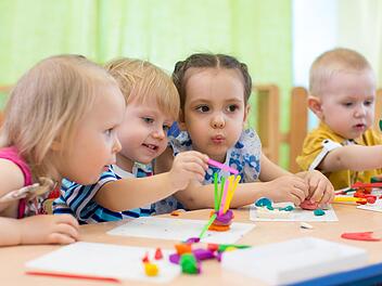 Bad Kissingen und Bad Neustadt haben sich im Bereich Kinderbetreuung unterschiedlich entwickelt. Foto: Andrey Kuzmin - stock.adobe (Symbolbild)