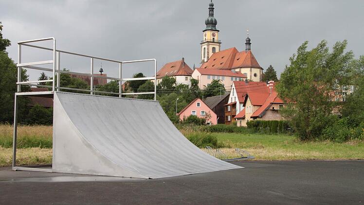 Der Skaterplatz in Stadtsteinach wird von dem Jugendlichen im Juli gemeinsam aufgehübscht. Foto: Dagmar Besand