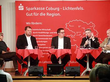 Auf dem Podium diskutierten (von links): Barbara Kammerscheid, Detlef Juranek, Thomas Apfel, Michael Busch und Jürgen W. Heike. Fotos: Timo Geldner