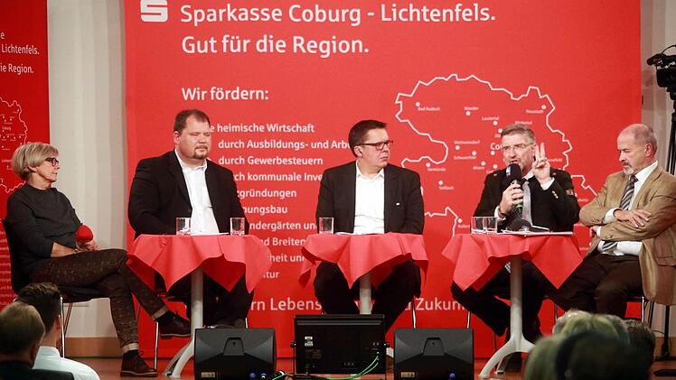 Auf dem Podium diskutierten (von links): Barbara Kammerscheid, Detlef Juranek, Thomas Apfel, Michael Busch und Jürgen W. Heike. Fotos: Timo Geldner