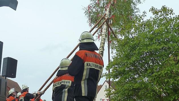 Eines der gr&ouml;&szlig;ten Maifeste im Coburger Land steigt jedes Jahr in Kaltenbrunn, wo die Feuerwehr am kommenden Montag ab 10 Uhr den gro&szlig;en Maibaum aufstellt. Foto: Berthold K&ouml;hler