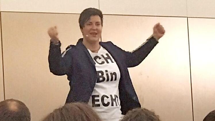 Daniela Wegner-Laub in Aktion, beim Speaker-Kongress in München, während der Weltrekord-Aktion. Beim Gesundheitskongress am 16. Juni hat sie wieder einen Auftritt. Foto: CT-Archiv