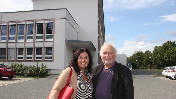 Die Chemie stimmt zwischen den beiden: Der ehemalige Schulleiter der Sabel-FOS Kronach, Hubert Sendl, und seine Nachfolgerin Christine Jarosch-Wich Veronika Schadeck