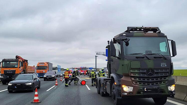 A3: Dritter Unfall seit Samstag - Bundeswehr leistet erst Hilfe - "Zwei Spuren gesperrt"