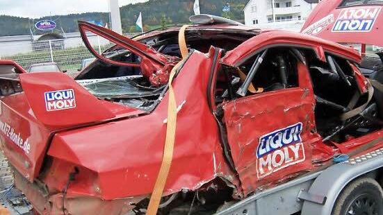 ... jetzt ist es nur noch ein roter Haufen Schrott. Fotos: privat