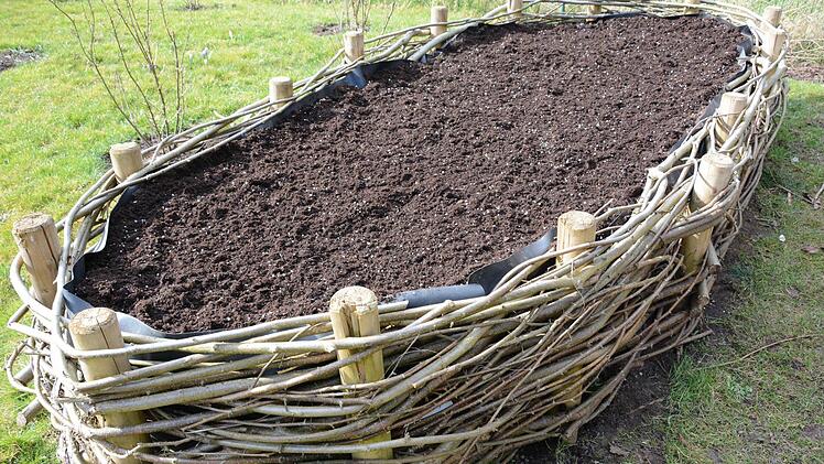 Das erste Hochbeet ist fertig für die Aussaat. Foto: Dagmar Besand