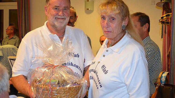 Die Fanclubbeauftragten Herrmann Henkel und Martha Kolb. Foto: Kathrin Kupka-Hahn