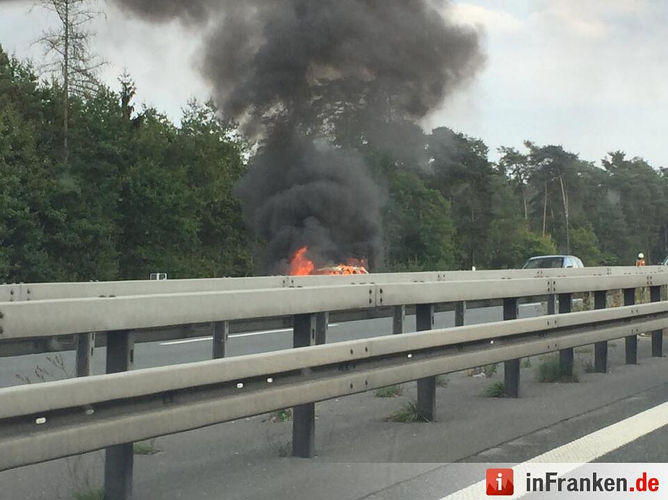BMW brennt auf A3 völlig aus