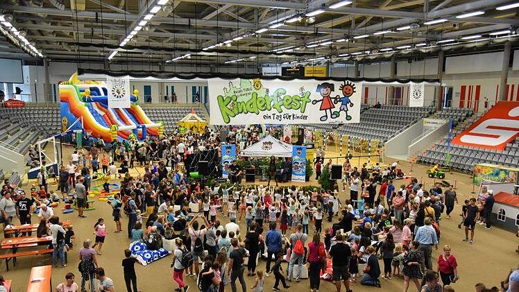 Kinderfest von Round Table Coburg in der HUK-ArenaFoto: Jens Gundermann