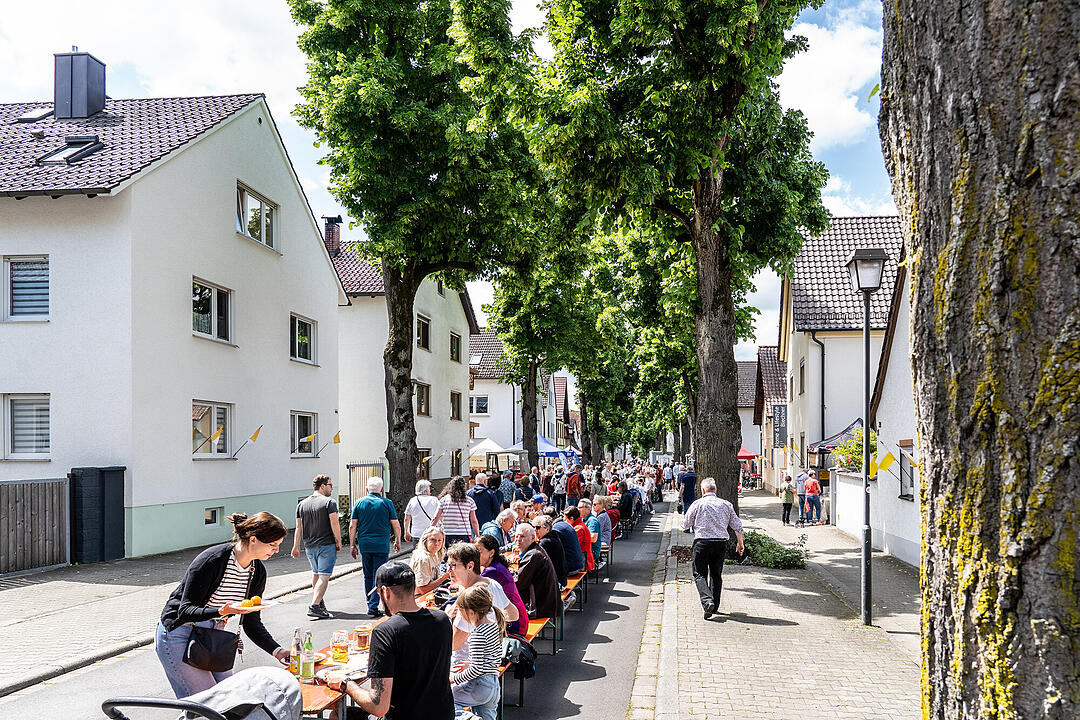Festliche Genussmeile mit vielen verschiedenen regionalen Spezialit&auml;ten.