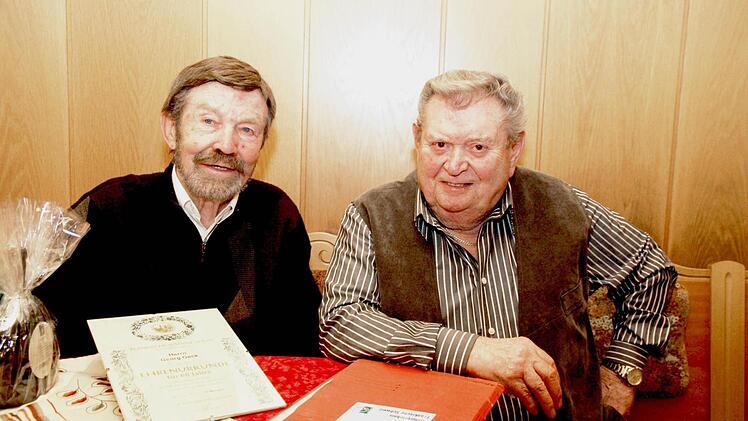 Zwei Urgesteine des FSV: Georg Geck (l.) und Robert Erlwein Foto: Galster