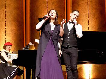 Les Accordés, das sind die Sopranistin Teresa Hoerl und der Countertenor Christophe sowie Yvonne Grünwald, die Akkordeon und Klavier auch gleichzeitig spielen kann. Foto: Gerhild Ahnert