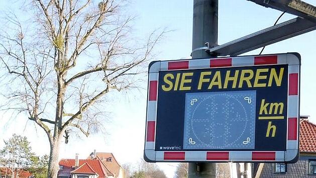 Der Tambacher Berg ist noch immer einer der neuralgischen Punkte im Verlauf der B 303. Der CSU-Bundestagsabgeordnete Hans Michelbach fordert eine Entscheidung zur Frage des Ausbaus. Foto: Berthold Köhler