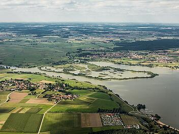 Der Altmühlsee ist Naherholungsgebiet und bedeutendes Vogelschutzgebiet zugleich.