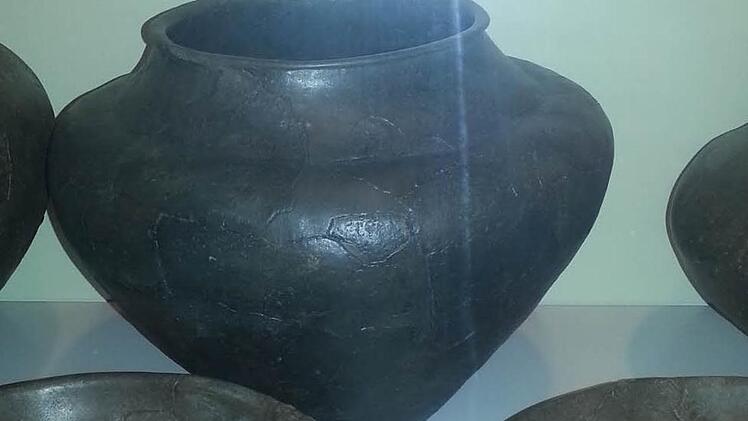 So muss man sich ein Kegelhalsgefäß aus der Hallstatt-Zeit vorstellen. Das Bild entstand in einem Museum.
