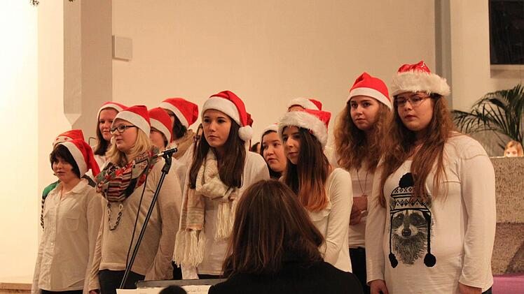 Der Chor der siebten bis zehnten Klasse hat seinen Auftritt. Foto: Carmen Schwind