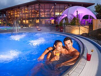 Die weitläufigen Wasserlandschaften der Obermain Therme laden zum Abschalten und Entspannen ein