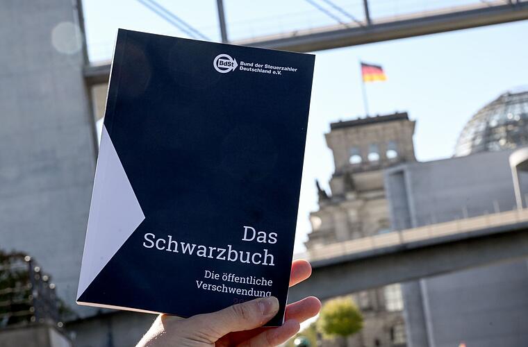 Steuerzahlerbund kritisiert sorglosen Umgang mit Steuergeld
