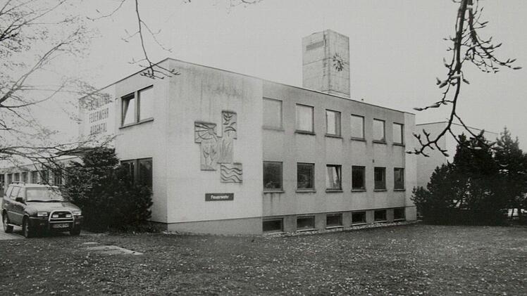 Kräftig investiert hat die Stadt Rödental in das grundlegend sanierte und erweiterte Gebäude der Feuerwehr. Das historische Foto stammt aus dem Jahr 1998.Foto: Rainer Lutz