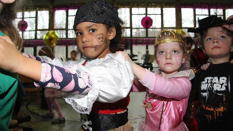 Beim Kinderfasching in Stadtsteinach waren Piraten, Prinzessinnen und Sternenkrieger am Start. Fotos: Sonja Adam
