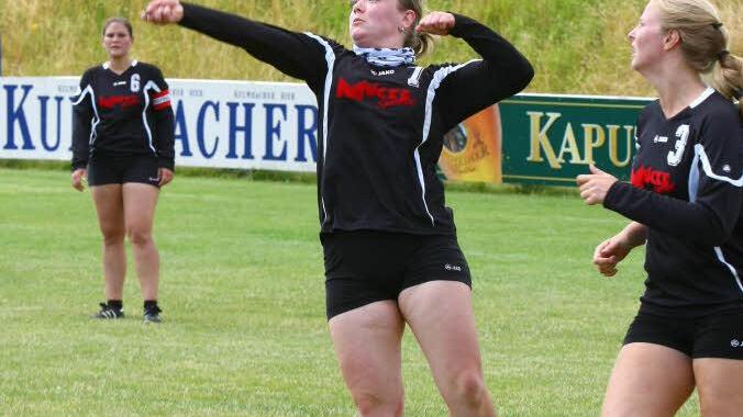 Kristin Schiller am Ball.