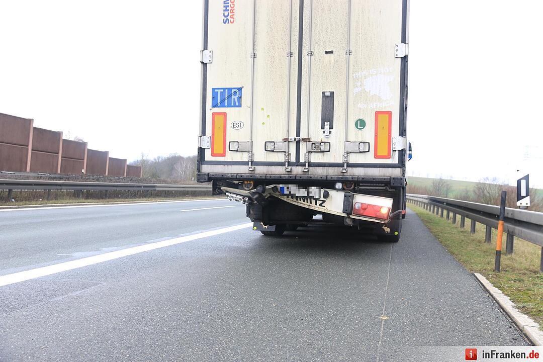 Pkw kracht auf A70 bei Scheßlitz gegen Leitplanke