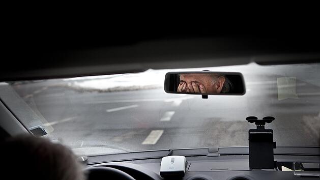 Autofahrer f&auml;llt in gef&auml;hrlichen Sekundenschlaf: Verkehrsunfall auf der A73