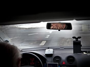 Autofahrer f&auml;llt in gef&auml;hrlichen Sekundenschlaf: Verkehrsunfall auf der A73