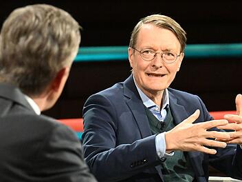 "Ich glaube, er w&uuml;rde es aber auch nicht besser machen", glaubte Karl Lauterbach (rechts) nicht, dass Markus S&ouml;der als Kanzler mehr &uuml;berzeugen w&uuml;rde als Friedrich Merz.