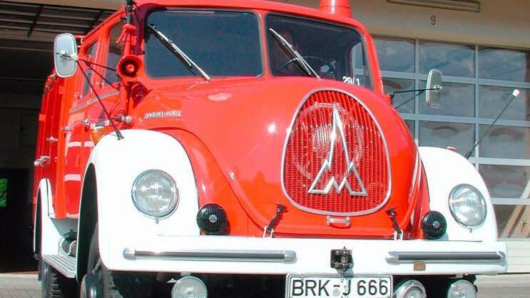 Das alte Bad Brückenauer Feuerwehrauto mit BRK-Schild. Foto: Ralf Ruppert