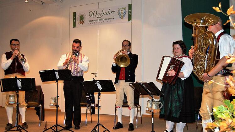 Die "Galderschummer Schlapperflicker" aus Geldersheim musizierten am Festabend. Sigismund von Dobschütz