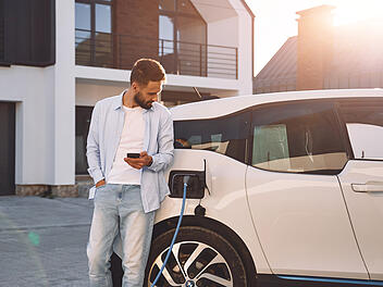 Elektroauto, E-Auto, Lades&auml;ule, Auto