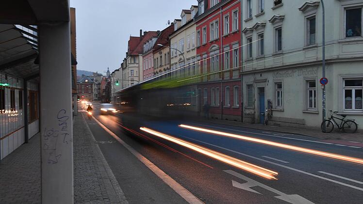 Neu ist der Streit um den Verkehr in Bamberg nicht. Doch selten wurde er mit solcher Heftigkeit geführt wie nach der Klage eines Anwohners aus der Löwenstraße.   Foto: Ronald Rinklef