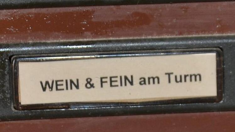 Auf dem Klingelschild steht noch der Name von anno dazumal
