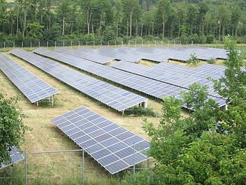 Im Umfeld des bereits bestehenden Solarzellenfelds will Prowind Solar eine weitere Freiflächen-Photovoltaikanlage errichten, die 1000 Haushalte mit Strom versorgt.