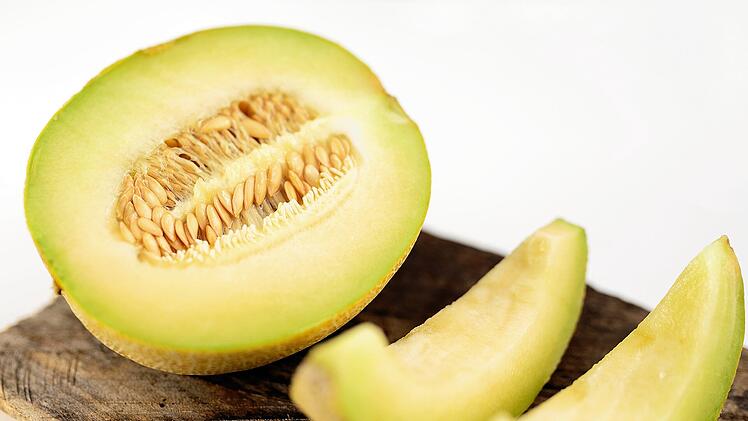 Cantaloupe-Melone: Blutdruck senken klappt mit den richtigen Lebensmitteln. Die Melone gehört dazu.