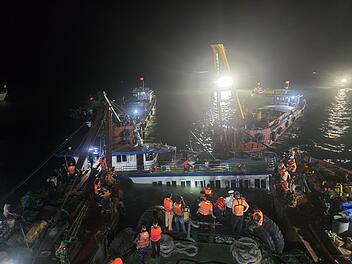 Ausflugsschiff in Vietnam gekentert